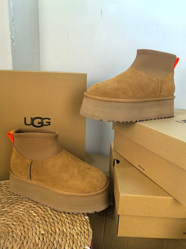 UG G Platform Snow Boots