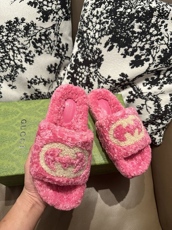 Gucci Furry Slide Pink