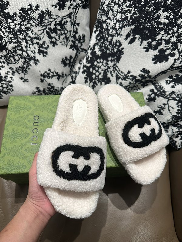 Gucci Furry Slide White