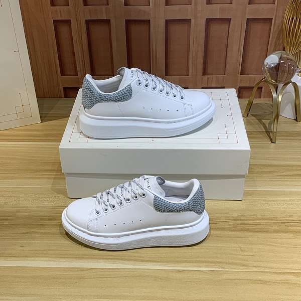 SUPER WHOLESALE | Women's Oversize Platform Sneaker