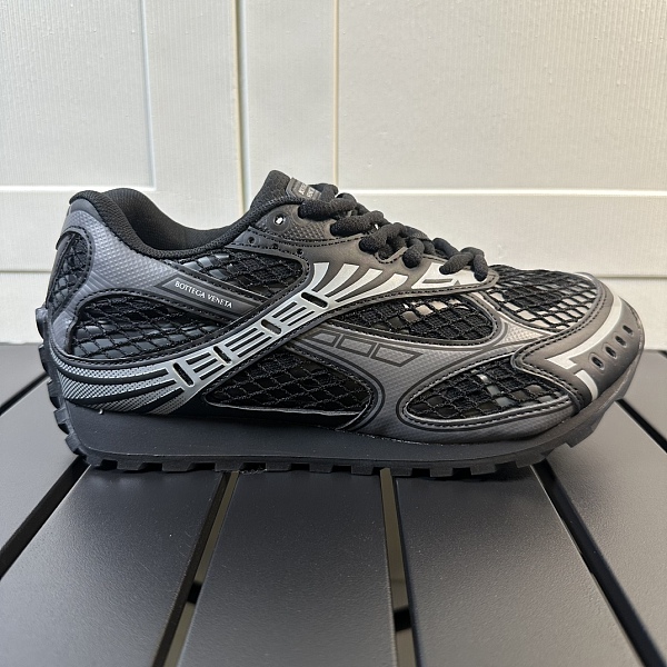 SUPER WHOLESALE | Orbit Silver & Black Runner Sneaker