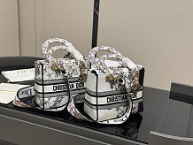 SUPER WHOLESALE |  Miss D Handle Bag