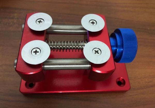 Professioanl Watch Bezel Remover Tool Workbench Back Case Opener Tool with Round Blades