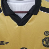 2001  M Utd Golden Retro Soccer Jersey