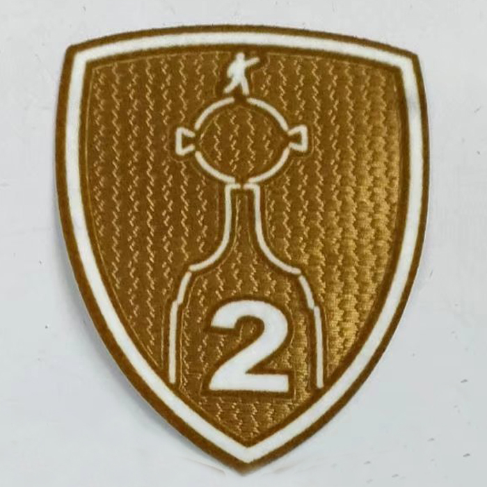 Logo reduzido, só um patrocinador e sem patch da Libertadores