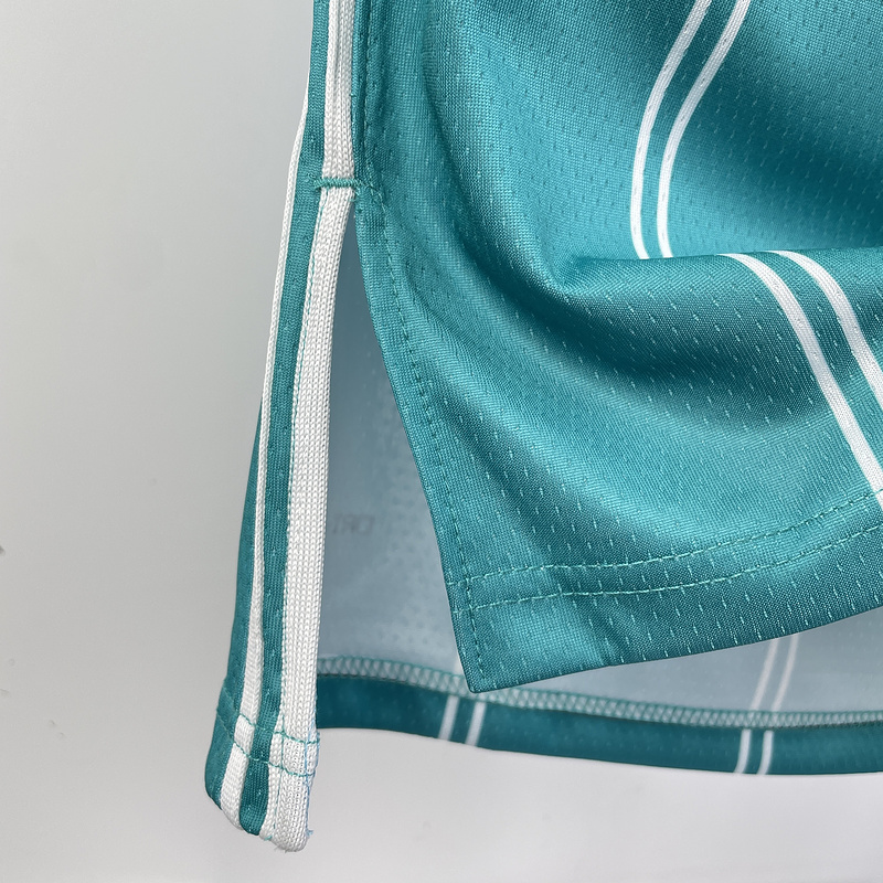 Hornets' 2023-24 throwback jersey has fans buzzing