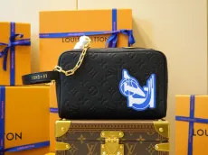 ルイヴィトンバッグコピー LOUIS VUITTON 2021新作 高品質 クローク ドップキット セカンドバッグ M58515