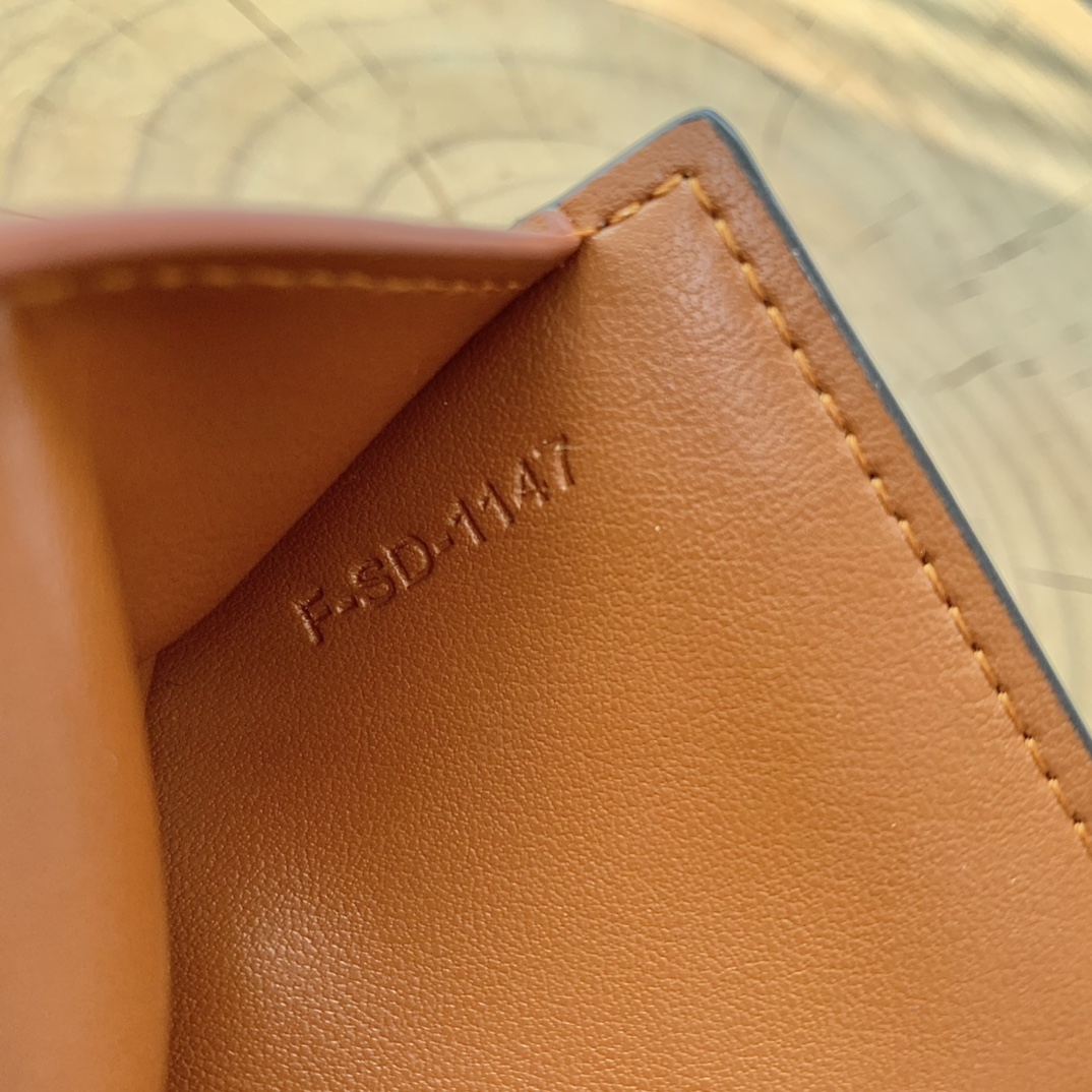 セリーヌ財布 CELINE2022の新しい二つ折り財布