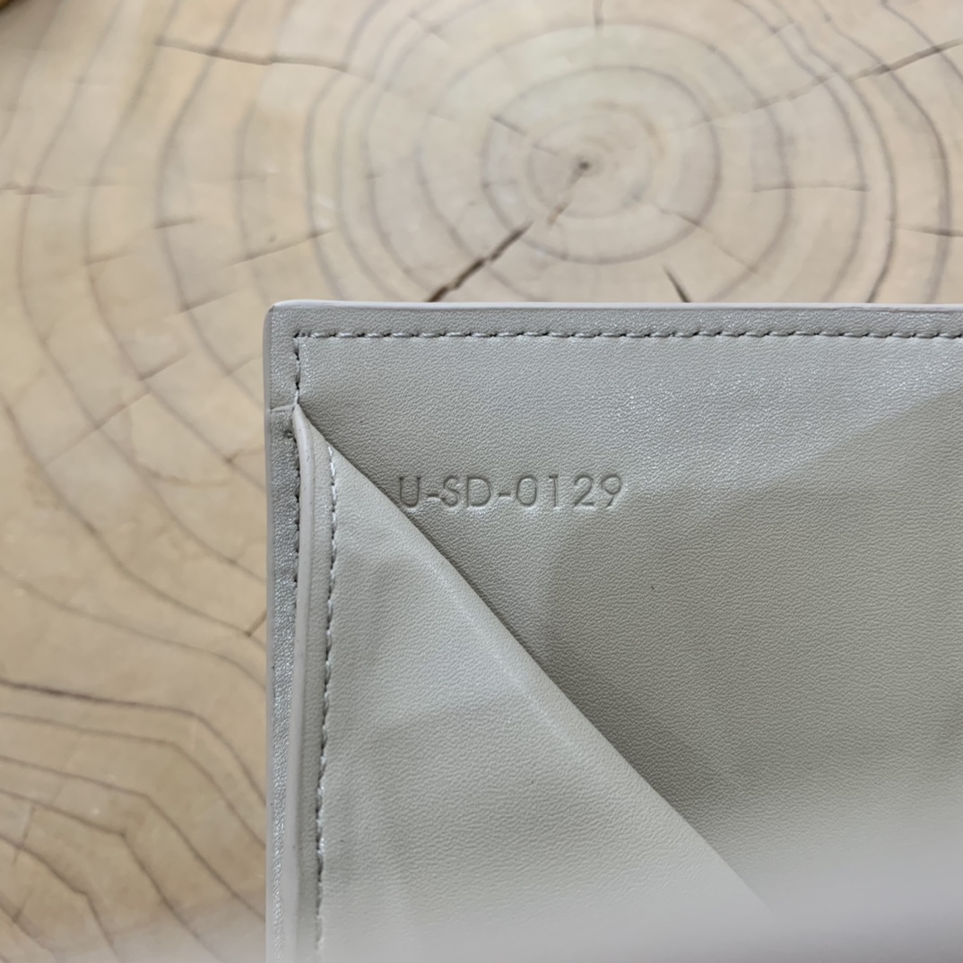 セリーヌ財布 CELINE2022の新しいストラップ三つ折り財布