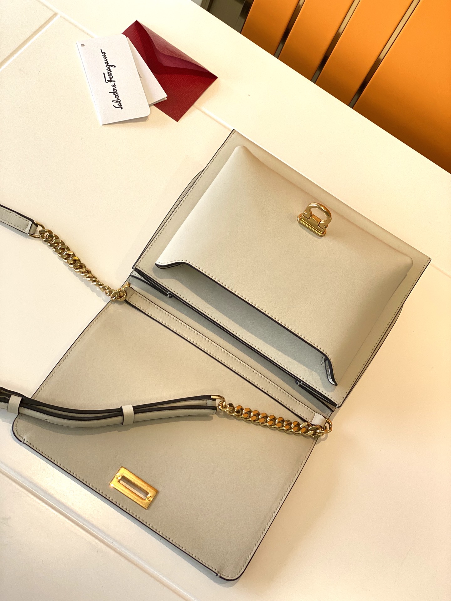 フェラガモバッグ Ferragamo2022最新のTRIFOLIOメッセンジャーバッグ