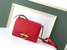 フェラガモバッグ Ferragamo2022最新のフリップバッグ