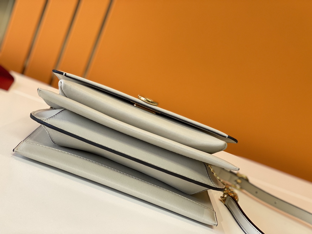 フェラガモバッグ Ferragamo2022最新のTRIFOLIOメッセンジャーバッグ