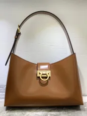 フェラガモバッグ Ferragamo2022最新の脇の下バッグ