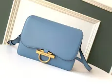 フェラガモバッグ Ferragamo2022最新のフリップバッグ