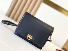 フェラガモバッグ Ferragamo2022最新のTRIFOLIOメッセンジャーバッグ