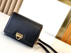 フェラガモバッグ Ferragamo2022最新のTRIFOLIOメッセンジャーバッグ