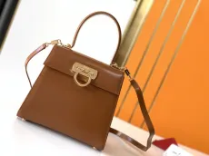 フェラガモバッグ Ferragamo2022新しいホースシューバッグ