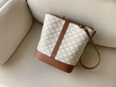 セリーヌバッグ CELINE2022新作トリオンフバケットバッグ