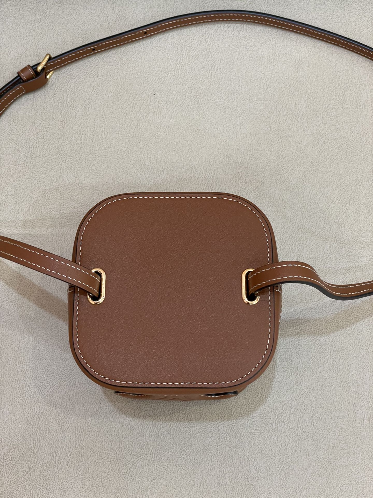 セリーヌバッグ CELINE2022新作BOXTRIOMPHEハンドバッグ
