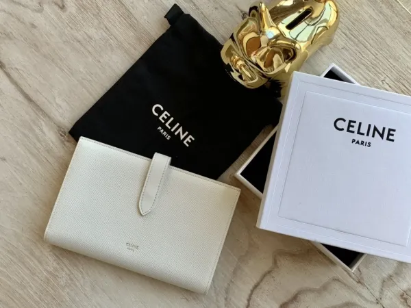 セリーヌ財布 CELINE2022の新しいストラップウォレット