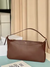 セリーヌバッグ CELINE2022新作ROMYハンドバッグ