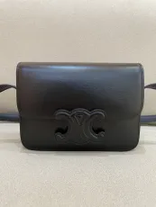 セリーヌバッグ CELINE2022新作TEENTRIOMPHEハンドバッグ