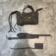 バレンシアガバッグ BALENCIAGA2022新しい機関車バッグ