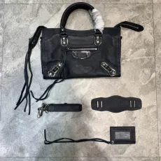 バレンシアガバッグ BALENCIAGA2022新しい機関車バッグ