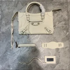 バレンシアガバッグ BALENCIAGA2022新しい機関車バッグ