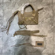 バレンシアガバッグ BALENCIAGA2022新しい機関車バッグ