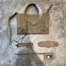バレンシアガバッグ BALENCIAGA2022新しい機関車バッグ