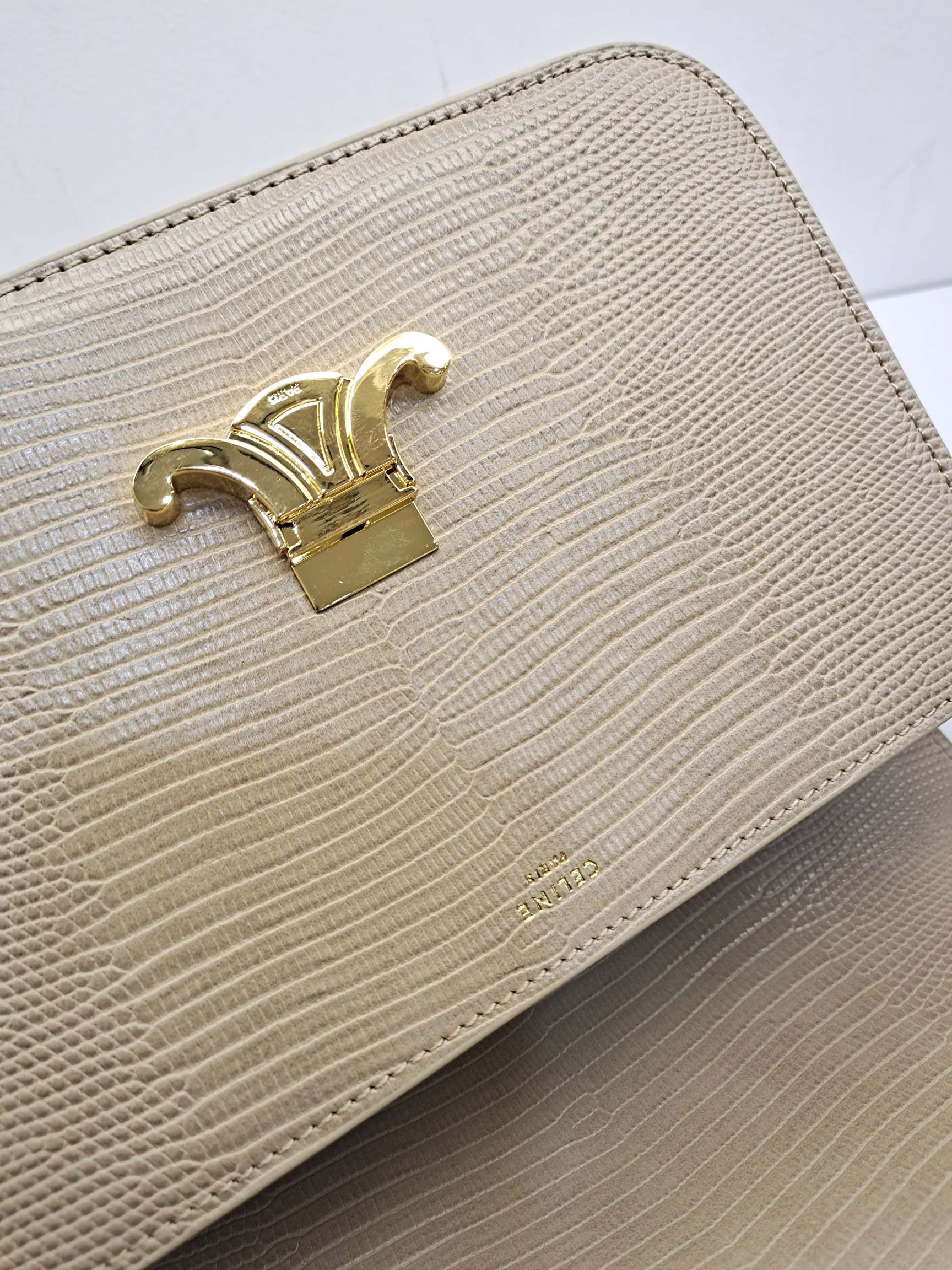 セリーヌバッグ CELINE2022新しいTriompheメッセンジャーバッグ