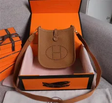 エルメスバッグ HERMES2022新作Evelyneミニメッセンジャーバッグ