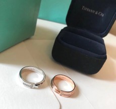 ティファニー指輪 Tiffany＆Co2022新作シングルT光沢のある非対称オープンリング