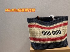 ミュウミュウバッグ MiuMiu2022新作レタープリントコントラストカラーストライプストローバッグ