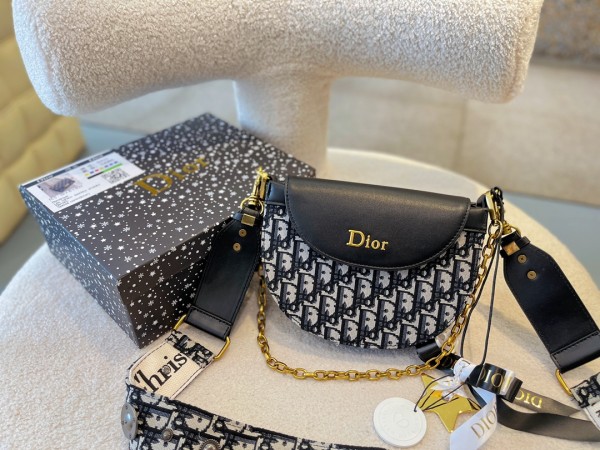 ディオールバッグ DIOR2022新作刺繍入りダイヤモンドハーフラウンドサドルバッグ