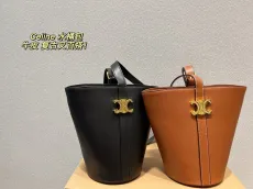 セリーヌバッグ CELINE2022新作トリオンフバケットバッグ