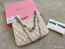ミュウミュウバッグ MiuMiu2022新しいダイヤモンドチェーンバッグ