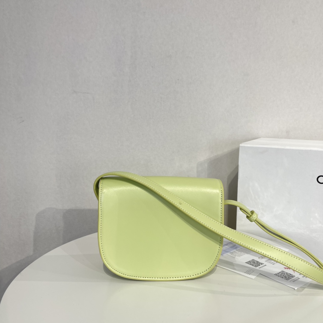 セリーヌバッグ CELINE2022春夏FOLCOサドルバッグ