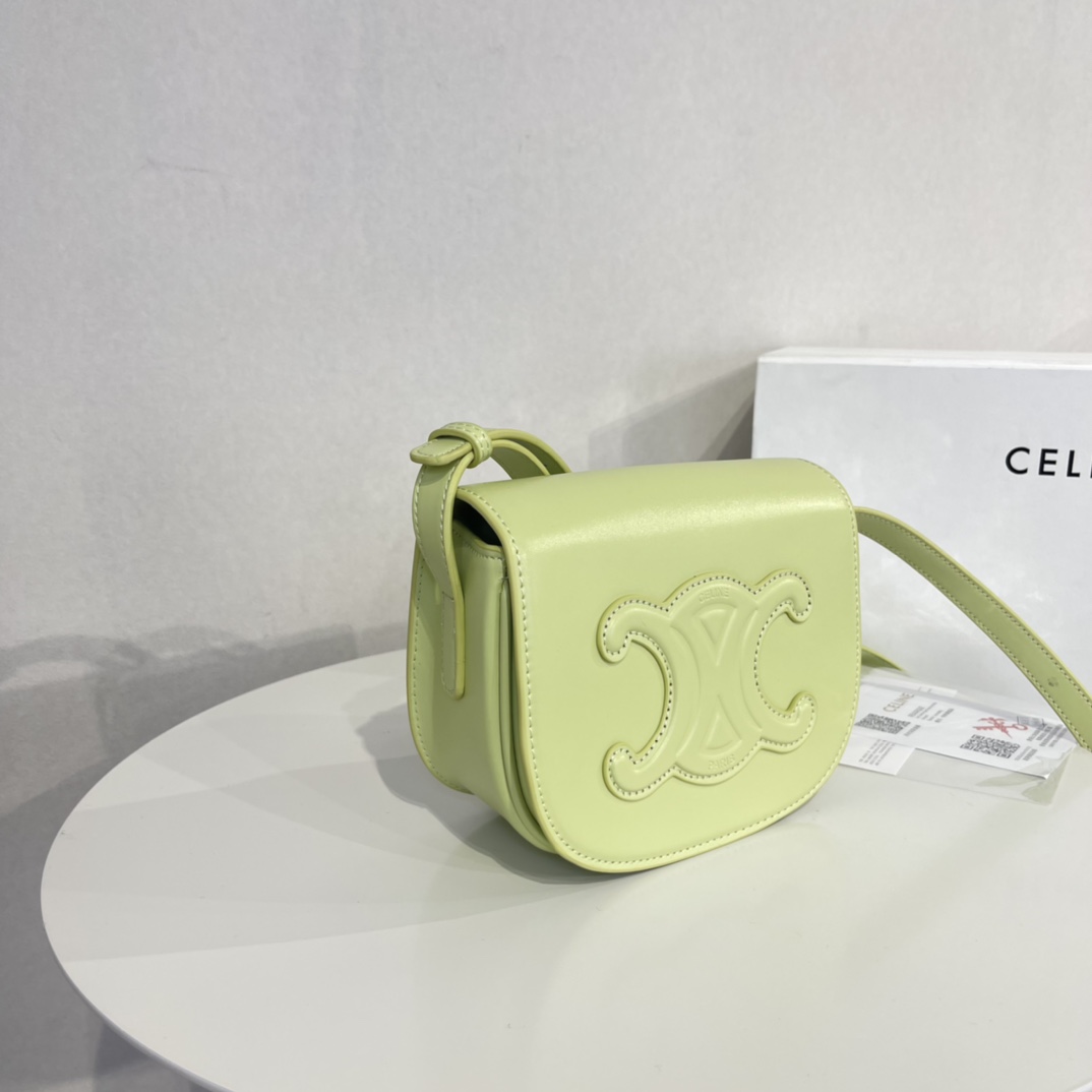 セリーヌバッグ CELINE2022春夏FOLCOサドルバッグ