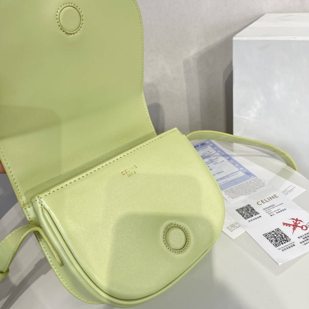 セリーヌバッグ CELINE2022春夏FOLCOサドルバッグ