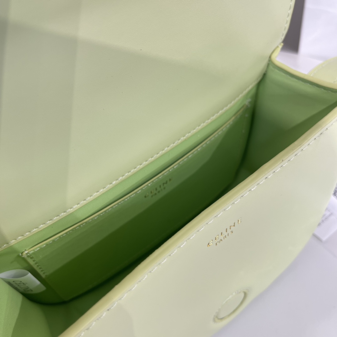 セリーヌバッグ CELINE2022春夏FOLCOサドルバッグ