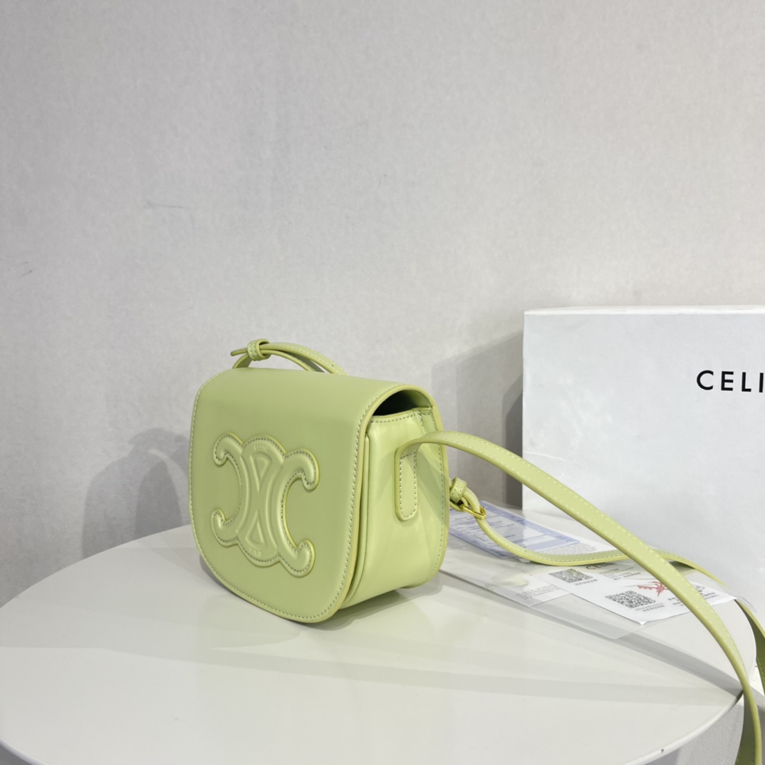 セリーヌバッグ CELINE2022春夏FOLCOサドルバッグ