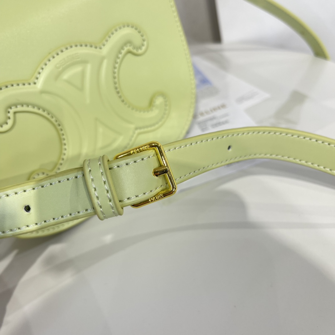 セリーヌバッグ CELINE2022春夏FOLCOサドルバッグ