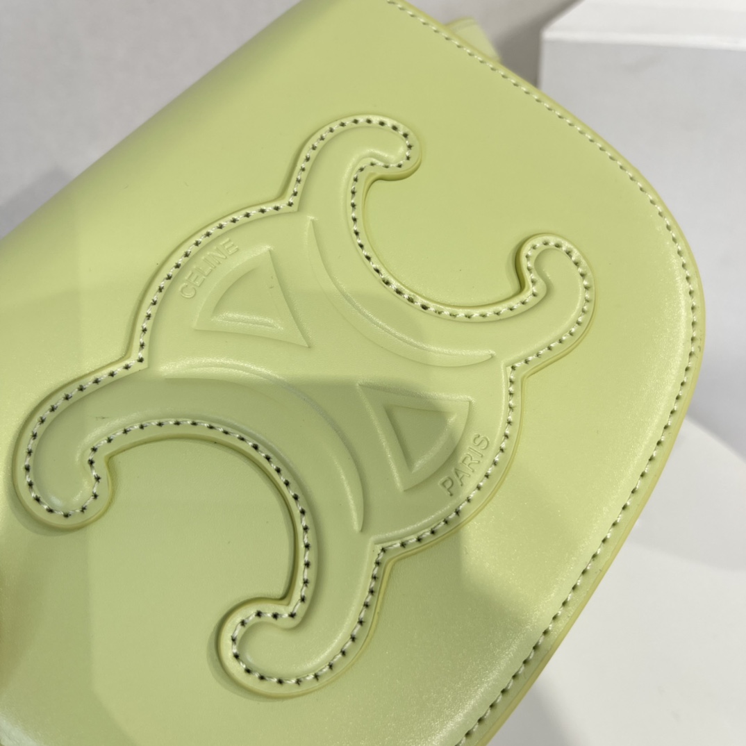 セリーヌバッグ CELINE2022春夏FOLCOサドルバッグ