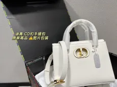 ディオールバッグ DIOR2022新しいCDバックルハンドバッグ