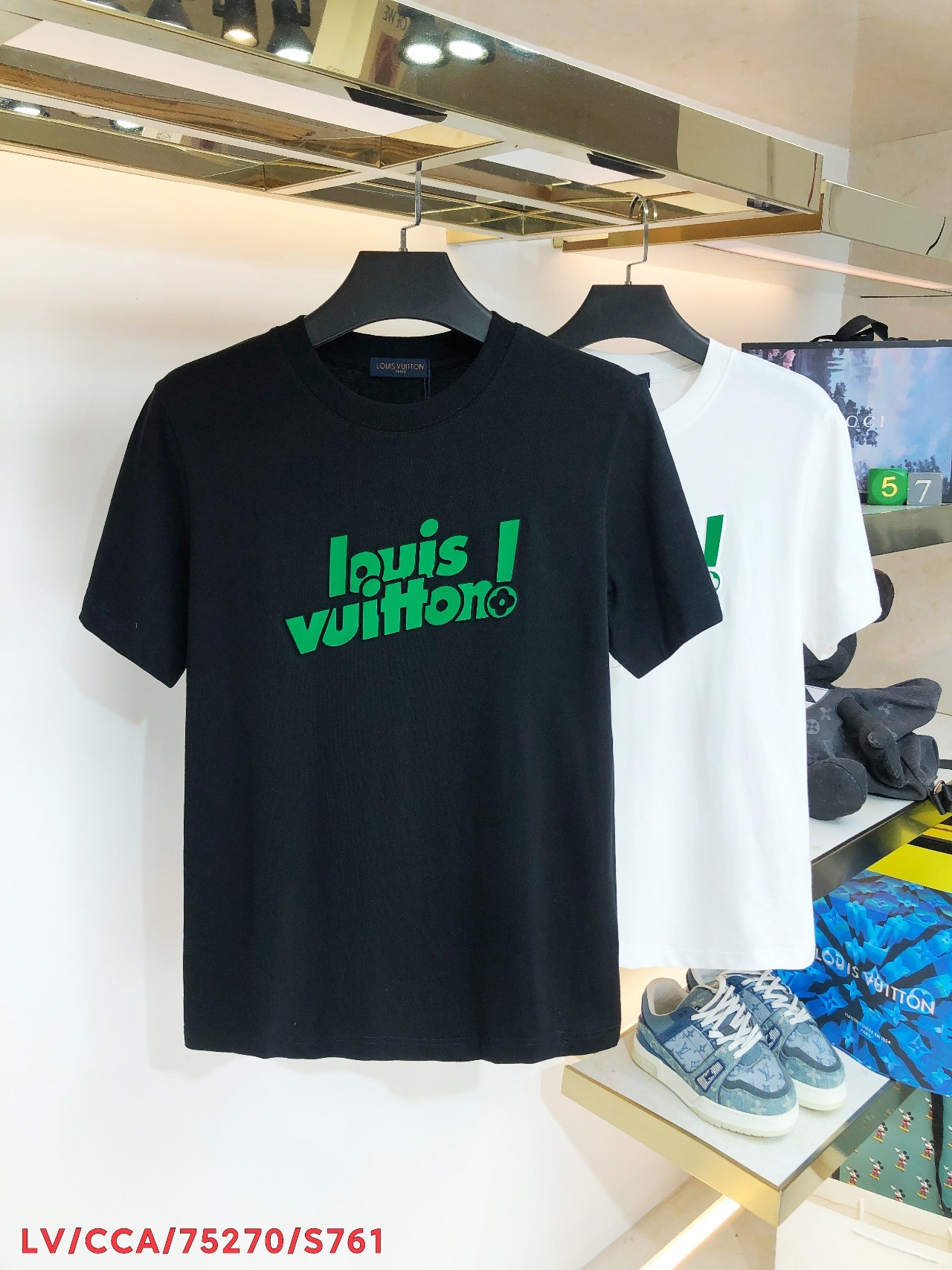 【希少✨】ルイヴィトン LOUIS VUITTON ロゴTシャツ V字ロゴ 半袖ファッション
