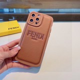 フェンディiPhoneケース FENDI2022 新作 型押しレザー オールインクルーシブ フォンケース