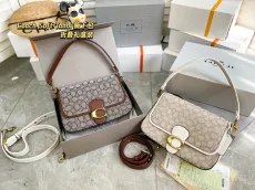 コーチバッグ COACH2022新作ハンドバッグ