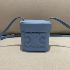 セリーヌバッグ CELINE2022新作 BOX TRIOMPHE ハンドバッグ